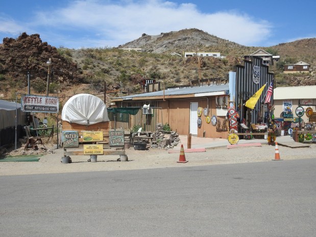 …ouvindo e sentindo o vento do oeste!. (Listening and feeling the wind from&nbsp;west)!.